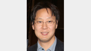 1020 발 사로잡은 휠라 새 운동화, 그 뒤엔 오너2세 혁신경영 있었네