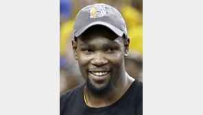 NBA 챔프전 MVP 듀랜트 2800만달러 ‘역대급 양보’