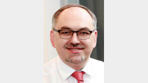 [DBR/인터뷰]“스마트공장은 기성복이 아니다… 산업-기업상황에 맞춰나가야”