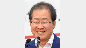 한국당 대표 홍준표 “단칼에 환부 도려내야”