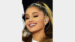 테러에 맞선 美팝가수 그란데… 英맨체스터 첫 명예시민 선정