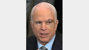 ‘트럼프 저격수’ 이름값 한 매케인