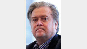 배넌 “대북 군사해법은 잊어라… 주한미군 철수 검토할수도”