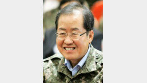 軍부대 방문 홍준표, 장병 회식비로 3000만원 쏜다