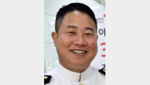19년간 300회 헌혈 장진환 소령, 해군 첫 ‘최고명예대장’ 수상