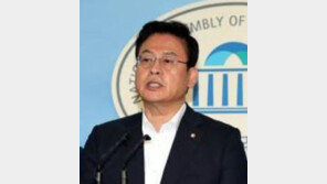 한국당 국회 보이콧…정우택 “숨겨둔 언론장악 발톱 드디어 드러내” 