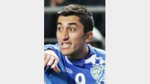 ‘우즈베크의 기성용’ 막아라