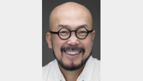 홍대 패션대학원 초대원장 이상봉씨