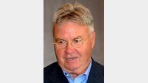 히딩크 “한국 축구에 어떤 형태로든 기여할 용의”