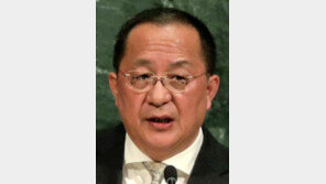 北리용호 “트럼프, 거짓말 왕초”… 트럼프 “꼬마 로켓맨 오래 못갈것”