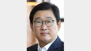 [상장기업&CEO]스마트폰 렌즈 보호유리 제조 UTI 박덕영 대표