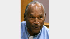 풋볼스타 O J 심슨 출소