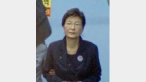 전원 사임 박근혜 변호인단 “최선의 방안 논의 후 의사전달…朴 받아들였다”