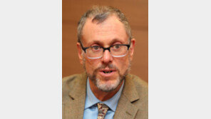 린지 패러 “치매는 시한폭탄… 미리 대응 안하면 재앙”