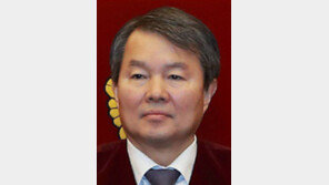 임기 10개월짜리 헌재소장 이진성