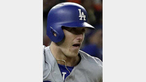벨린저 역전타… 다저스 “승부 원점”