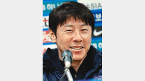 신태용 웃게 한 거물급 코치들