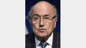 이번엔 블라터 前 FIFA회장 성추행 폭로