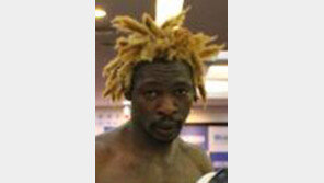 카메룬 출신 ‘난민 복서’ 이흑산, 첫 국제경기