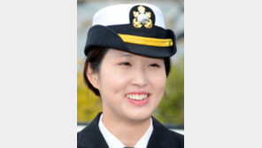 최태원 SK회장 차녀 민정씨… 30일 해군 중위로 제대