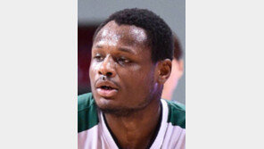 버튼 21득점 DB 4연승… 선두 SK 반경기차 추격