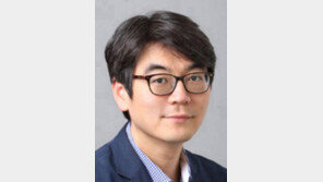 [오늘과 내일/홍수용]‘문재인 경제’의 얼굴마담들