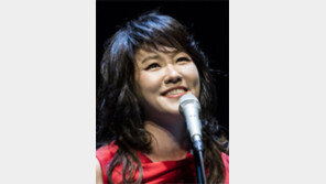 악기도 스피커도 조명도… 향수 자극하는 ‘풀 아날로그 공연’