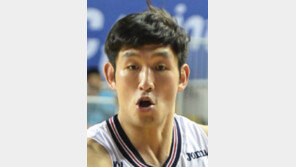 양동근 1초전 역전골… 모비스 10연승 4위로