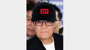 ‘그림 대작(代作)’ 가수 조영남, 또 기소…사기 혐의로 추가 재판 