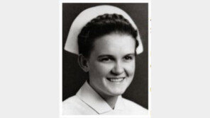 미국의 첫 여성장군 헤이스 사망…한국전쟁 부상자 돌본 ‘간호 장군’