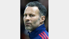 ‘맨유의 전설’ 긱스, 웨일스 지휘봉