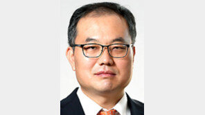 [오늘과 내일/배극인]한국 경제도 토털 사커로