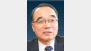 박재완 국정원 돈 수수혐의로 압수수색…MB 정부, 국정 총괄 ‘측근 중 측근’