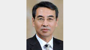 [단독]민중기, 이번엔 ‘셀프수임’ 변호사 방조 논란