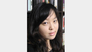 정여울 작가가 본 개회식… 디지털-아날로그의 매력 환상적 결합