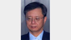 [속보] 우병우, 1심서 징역 2년 6개월 실형…檢 구형량(8년)보다 줄어