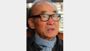 “20대 대학원생 더듬고…” 박진성 시인, ‘고은 성추행’ 추가 폭로