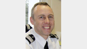 “여성 풀어주고 나를 인질로” 경찰의 숭고한 죽음, 佛 울리다