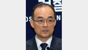 문무일 “법률 아는 분들이…” 수사권 조정 작심 비판