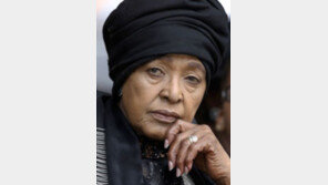 ‘反인종차별 운동’ 만델라 前부인 위니 만델라 별세