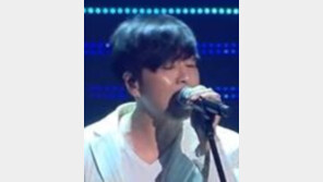 ‘봄이 온다’ 윤도현 “남한의 놀새떼(날라리)” 소개에 北 관객 웃음 ‘팡’