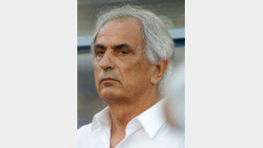 日, 월드컵 2개월 앞두고 감독 교체