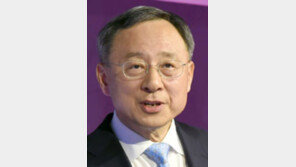 ‘의원 90명에 불법 후원금’ 황창규 KT회장 17일 소환