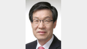 정권 바뀌자 어김없이… 권오준 포스코 회장 사퇴