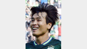 전북 이승기-이동국 득점포… 수원 꺾고 리그 8연승