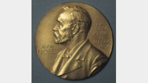 스웨덴 한림원 뒤흔든 ‘미투’…“신뢰 잃어, 올해 노벨문학상 선정 안한다”