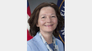 트럼프 사퇴 만류에… 물고문 의혹 해스펠, 청문회 완주하기로