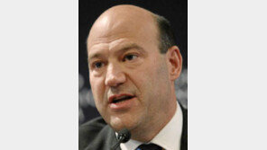 게리 콘 “백악관 떠나니 자유롭고 행복”