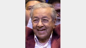 93세 마하티르 총리 복귀