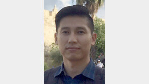 팔레스타인 청년 “내가 할 수 있는 건 돌팔매뿐”